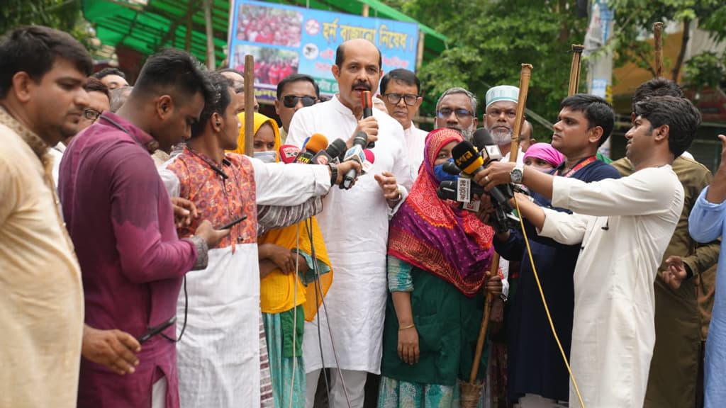 আগামীকালের মধ্যে কোরবানি শেষ করার আহ্বান মেয়র আতিকের