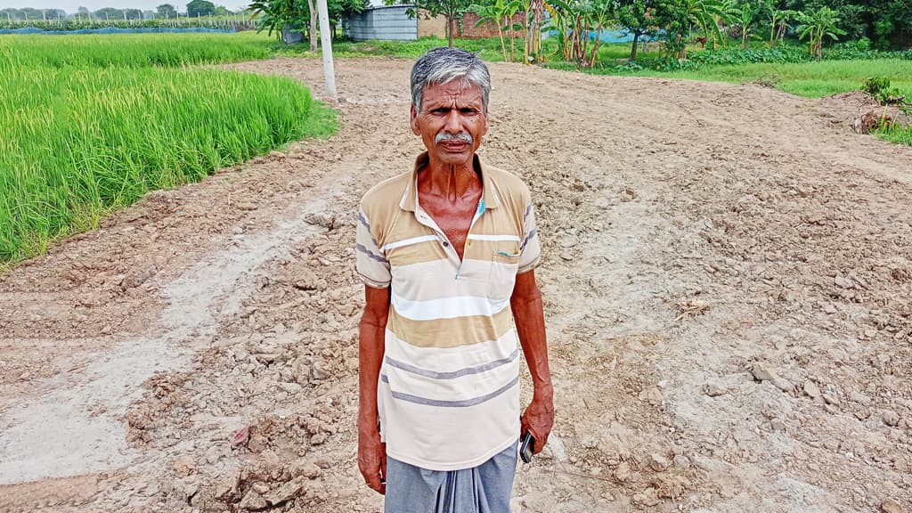 দুলাল ঘোষ ও তাঁর জামাতার ঘরবাড়ির চিহ্নও নেই