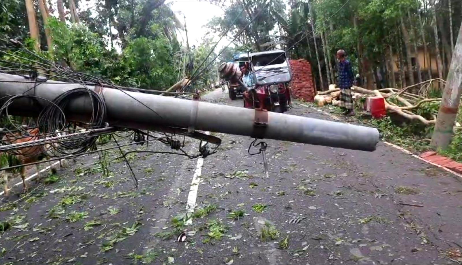 ঘূর্ণিঝড় রিমালের তাণ্ডব: পিরোজপুরে ১৫০০ ঘরবাড়ি বিধ্বস্ত, বিদ্যুৎবিচ্ছিন্ন ২ দিন