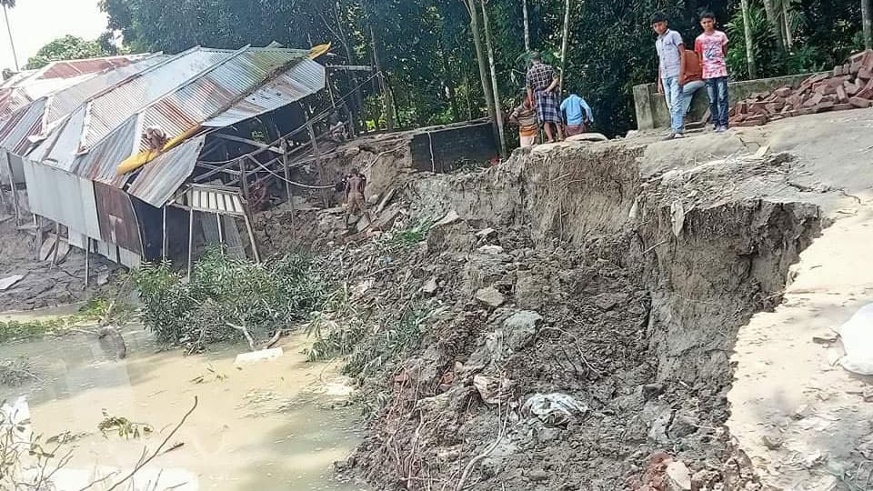 নদীভাঙনে হুমকিতে ১৫ গ্রাম