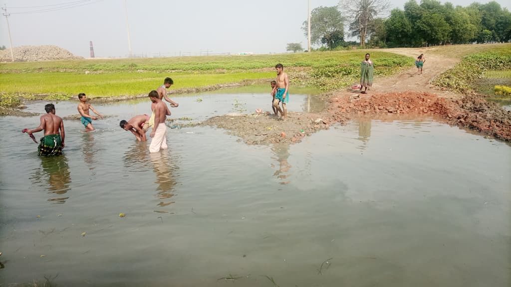 ব্রহ্মপুত্রের শাখানদীর সেই বাঁধ অপসারণ