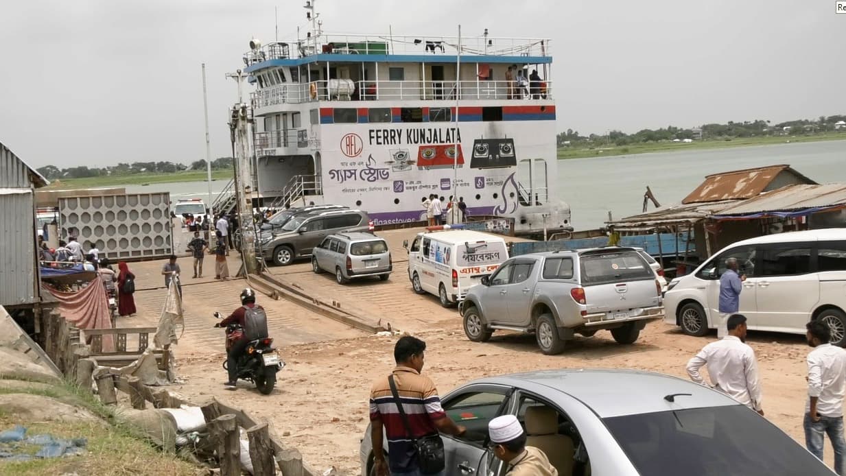 বাংলাবাজার ঘাটে যাত্রীর চাপ নেই