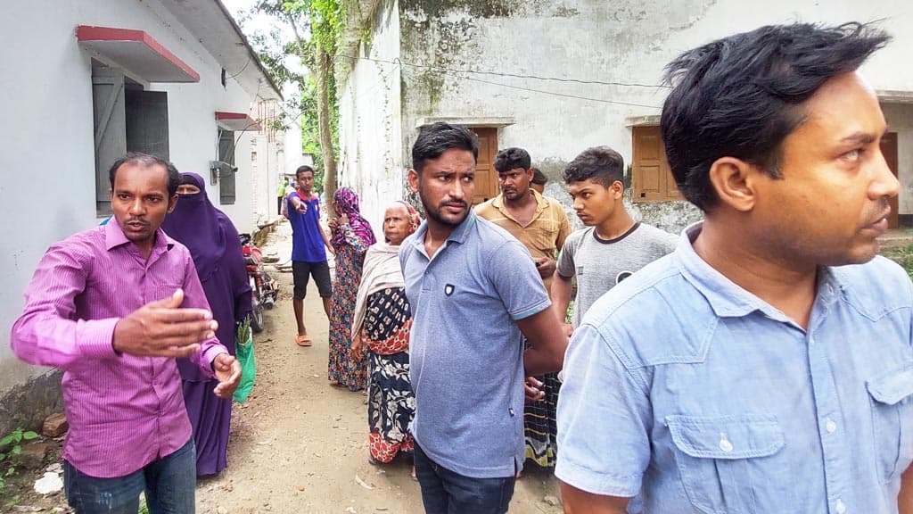 ভাতিজিকে উদ্ধার করতে গিয়ে পুকুরে ডুবে মারা গেলেন ফুফুও