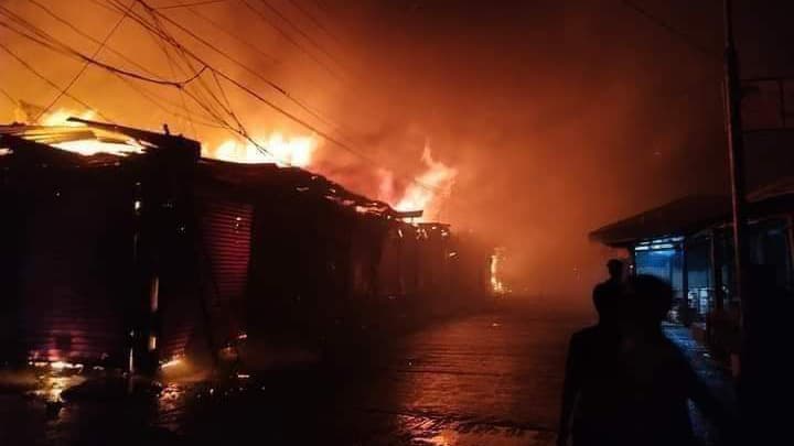 টেকনাফে আগুনে পুড়ল বার্মিজ মার্কেটের শতাধিক দোকান