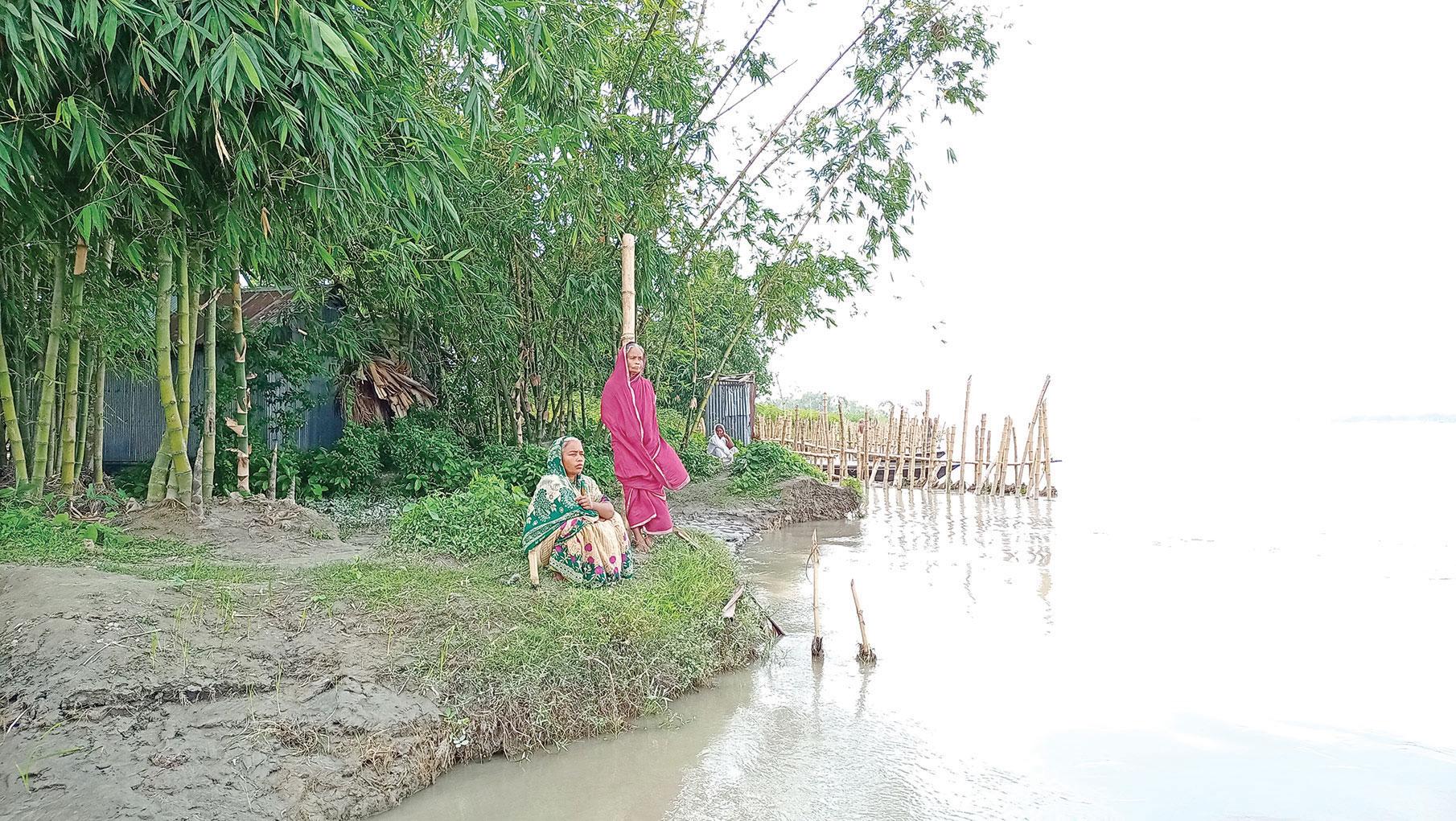 তিস্তা গিলে খাচ্ছে ঘরবাড়ি