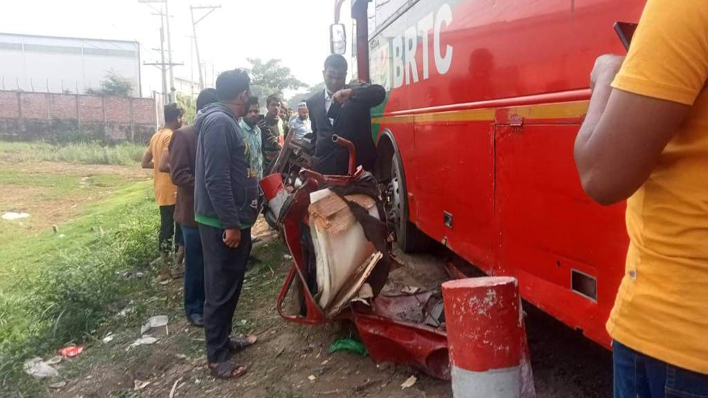 সোনারগাঁয়ে বাসের ধাক্কায় অটোরিকশা চালক নিহত