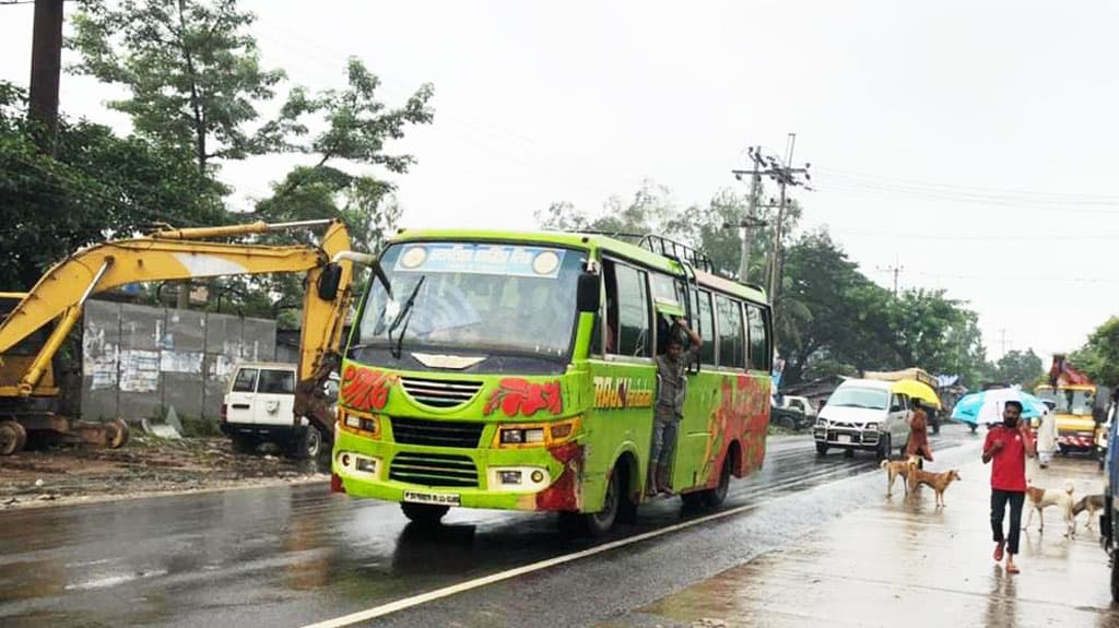 চট্টগ্রাম-কক্সবাজার সড়কে সীমিত যান চলাচল শুরু