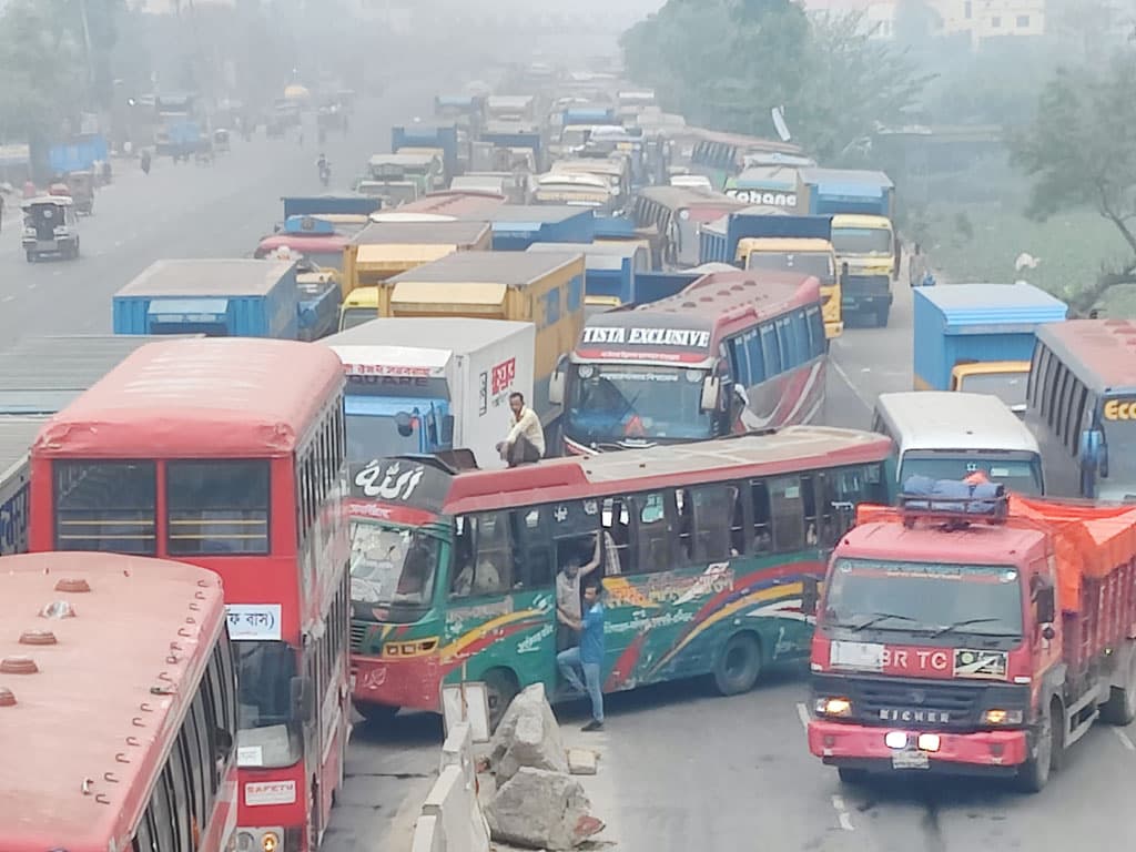 লাঙ্গলবন্দ স্নান: ঢাকা-চট্টগ্রাম মহাসড়কে ১৫ কিলোমিটার যানজট