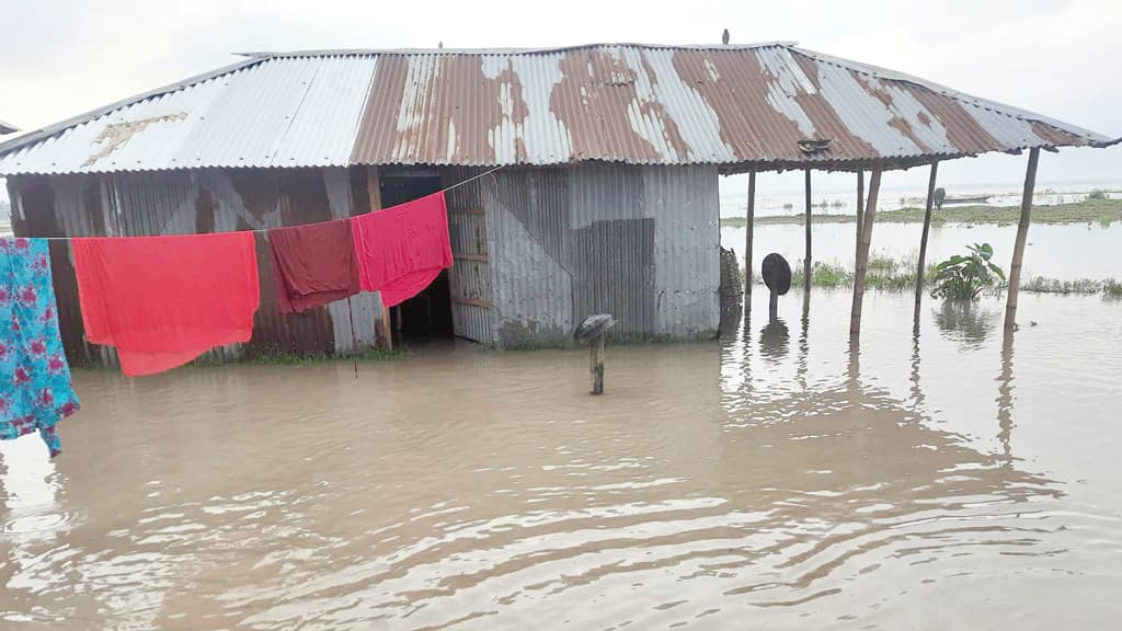 তিস্তার পানি বিপৎসীমার ৩৫ সেন্টিমিটার ওপরে, পানিবন্দী ৩ সহস্রাধিক পরিবার