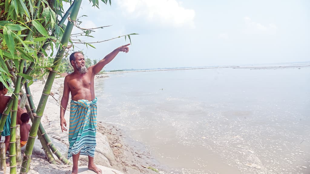 ‘হামাকগুলাক পথের ফকির বানাইছে এই তিস্তা নদী’