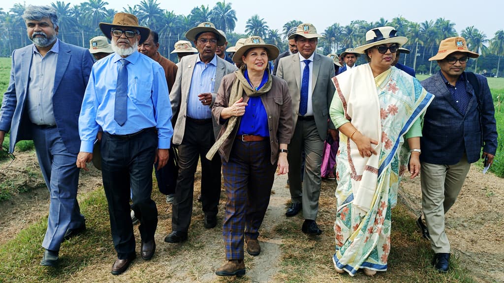 ঈশ্বরদীতে কানাডিয়ান রাষ্ট্রদূত