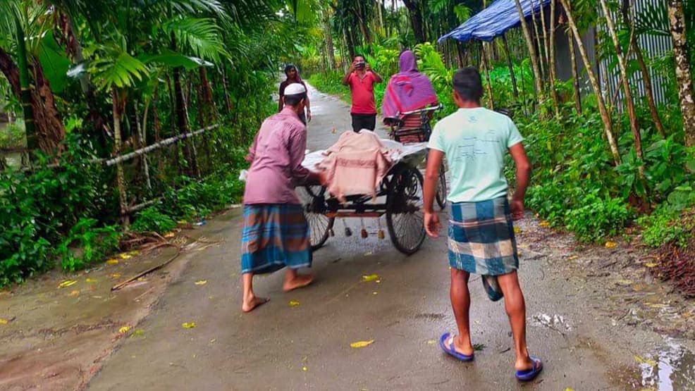 সনাতন ধর্মাবলম্বীর সৎকারে এগিয়ে এল মুসলিমরা