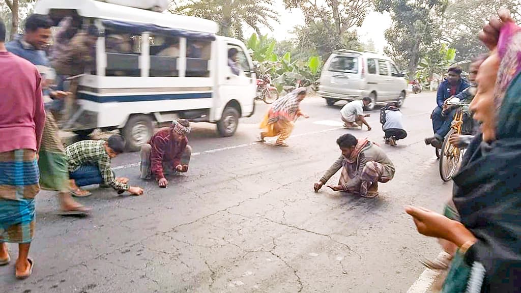 মহাসড়কে রুপার বল