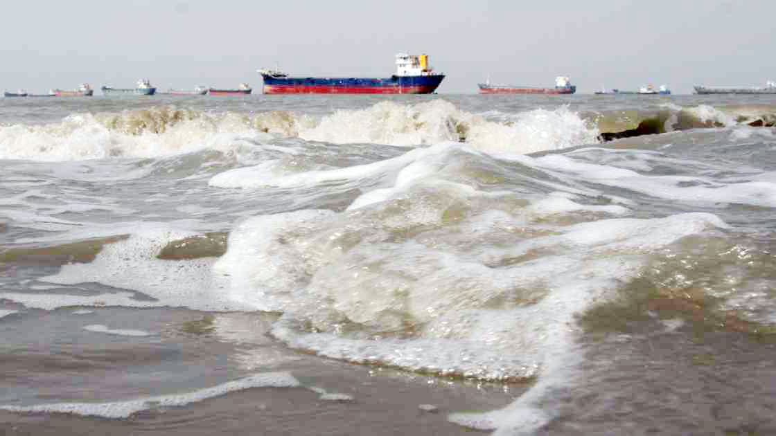 মোংলা ও পায়রায় ৭ নম্বর বিপদ সংকেত