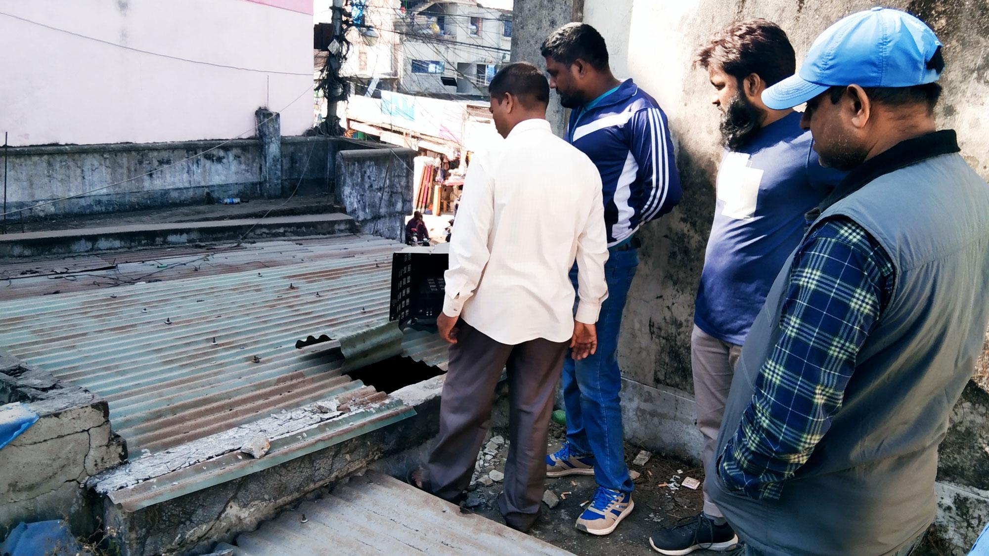 ফুলবাড়ীতে মোবাইলের দোকান থেকে আড়াই লাখ টাকার মালামাল চুরি