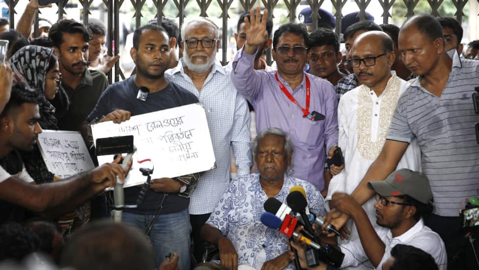 যতক্ষণ স্টেশনে ঢুকতে দেওয়া হবে না ততক্ষণ গেটে অবস্থান করব: জাফরুল্লাহ