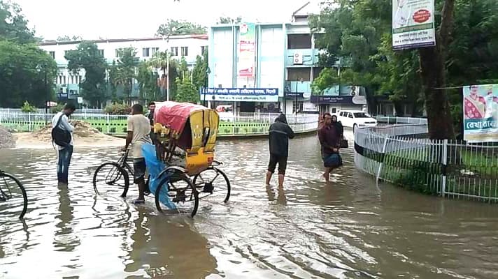 ভারী বৃষ্টিতে প্লাবিত সিলেট নগরের বিভিন্ন এলাকা, ভোগান্তিতে বাসিন্দারা