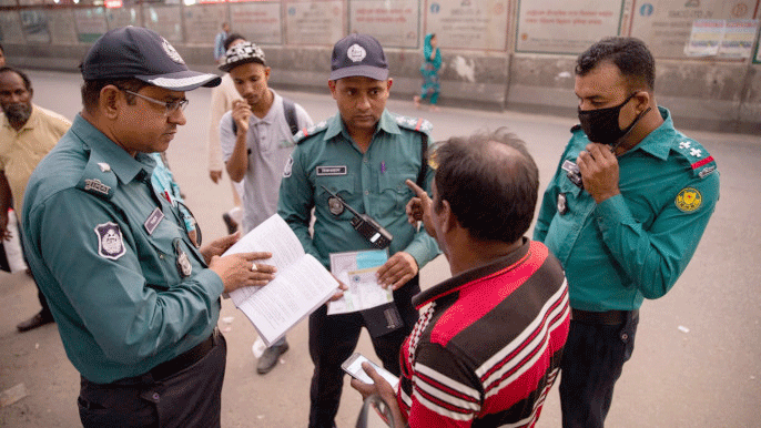 হঠাৎ চেকপোস্ট বসিয়ে পাঁচ দিনেই ৩০ লাখ টাকা জরিমানা আদায় আরপিএমপি ট্রাফিক পুলিশের