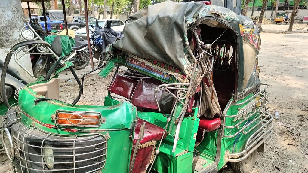 ত্রিশালে বাস-অটোরিকশা সংঘর্ষে বিশ্ববিদ্যালয় শিক্ষার্থীসহ নিহত ৩