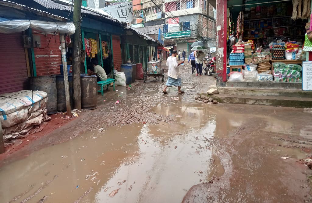 বৃষ্টি হলেই জলজটের দুর্ভোগ