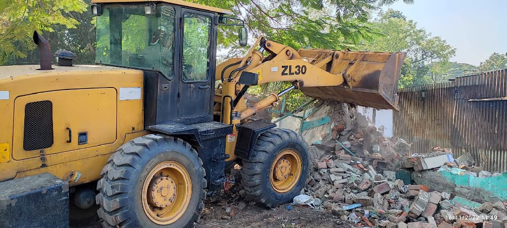 রাজবাড়ীতে রেলের জায়গা থেকে অবৈধ স্থাপনা উচ্ছেদ