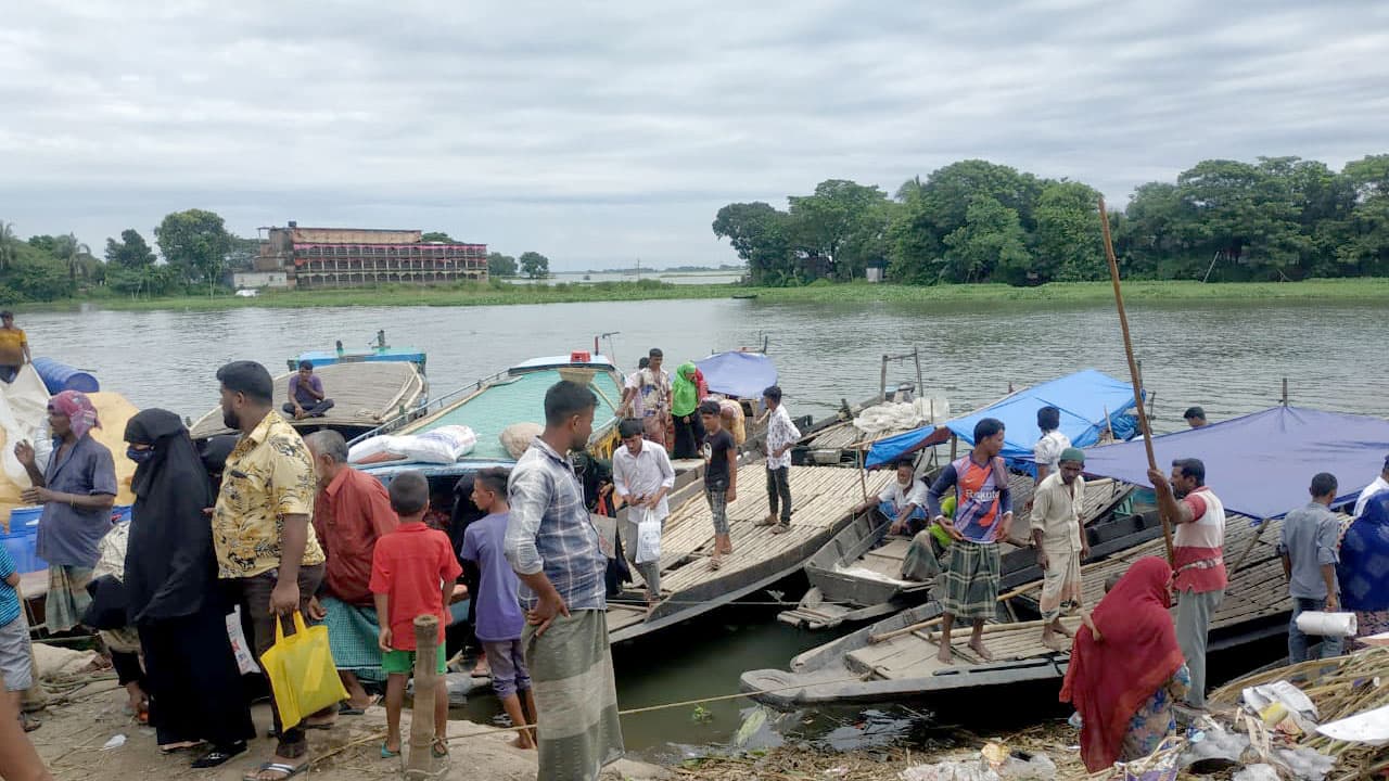 ব্রাহ্মণবাড়িয়ার তিতাস নদে ঘাট-বাণিজ্যে জিম্মি যাত্রীরা