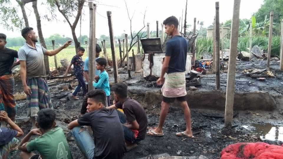 আগুনে পুড়ল ঘর, ঈদের আগে খোলা আকাশের নিচে ৩ পরিবার