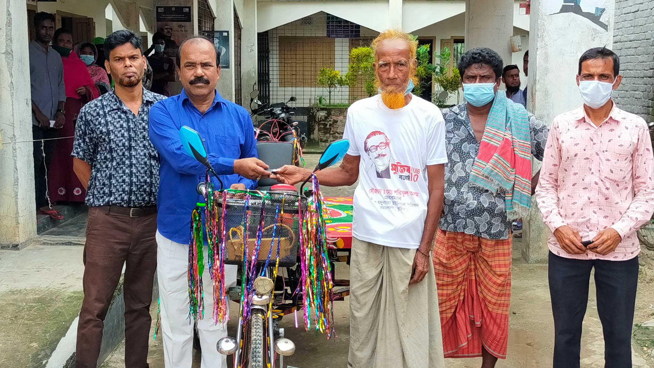 সেই বৃদ্ধ চতুর আলী পেল যান্ত্রিক ভ্যান গাড়ি