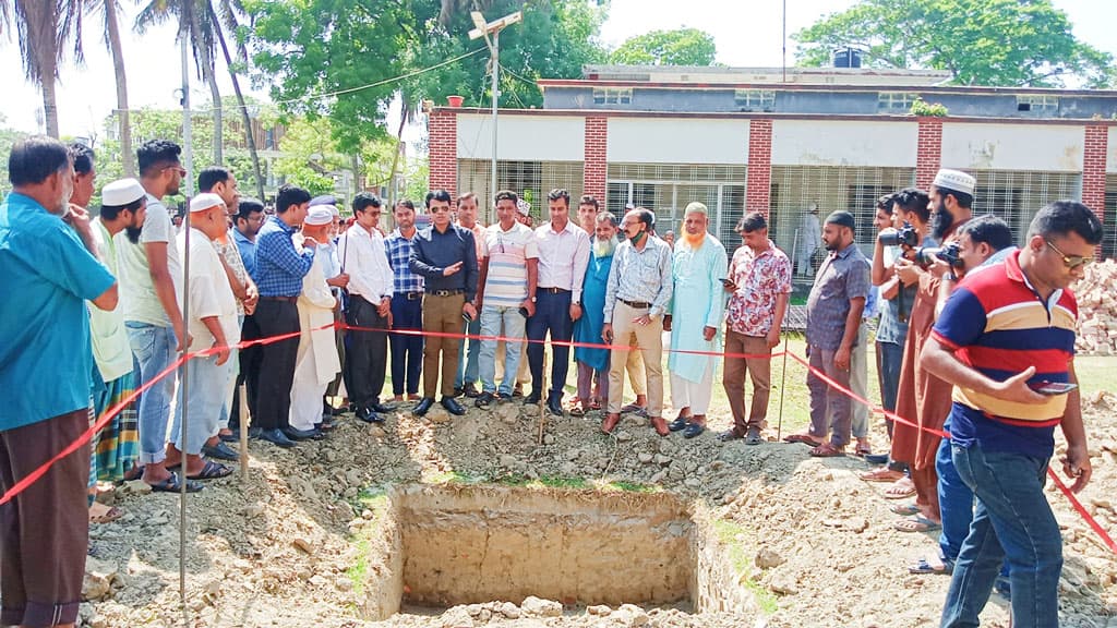 মাটিতে খুঁড়ে পাওয়া সেই কঙ্কাল রাজাকারদের, বললেন মুক্তিযোদ্ধারা