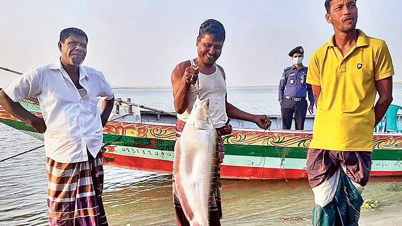 বড়শিতে ধরা পড়ল আট কেজির চিতল