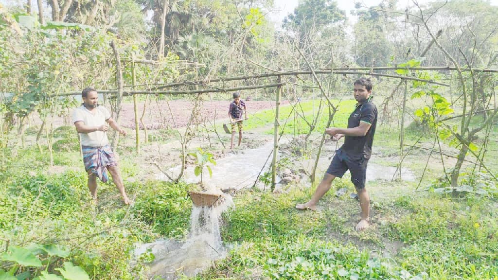 হারিয়ে যাচ্ছে প্রাচীন কৃষিযন্ত্র দোন-সেঁউতি