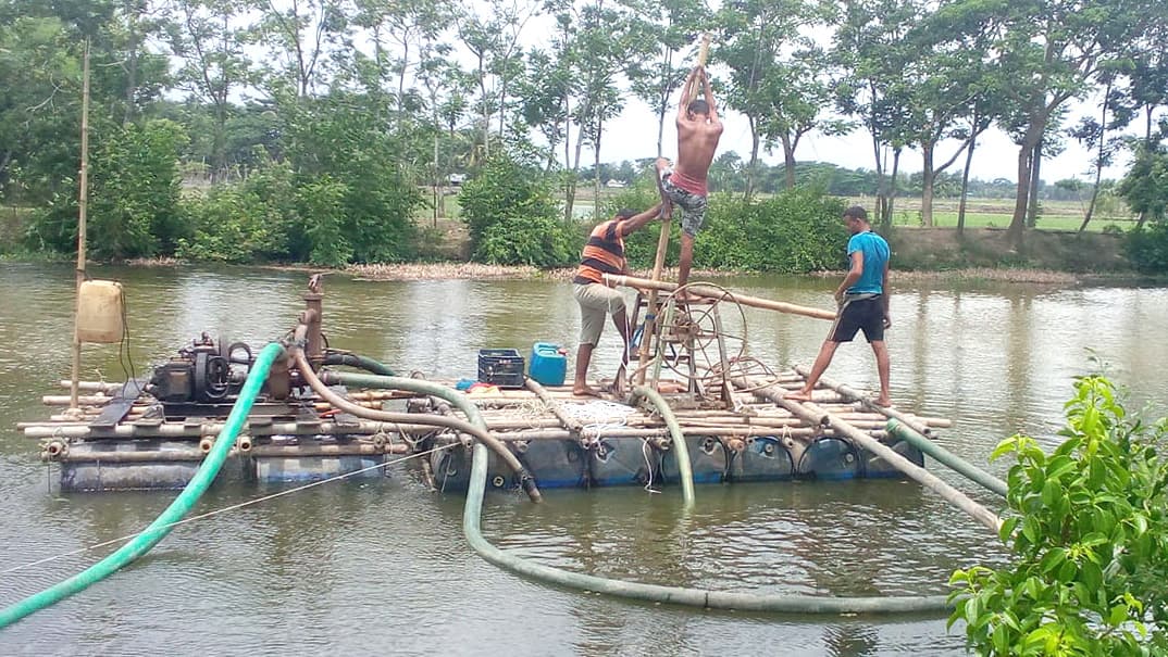 অবাধে খাল-নদীর বালু উত্তোলন