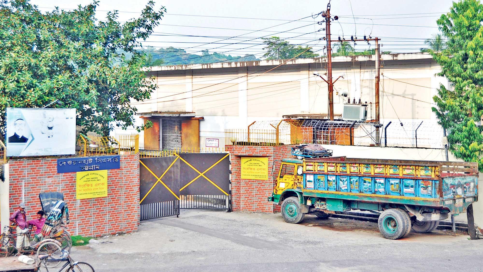 মজুরির চেয়ে বকশিশ বেশি সরকারি খাদ্যগুদামে