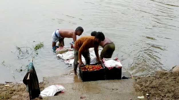 জৈন্তাপুরে নদী স্রোতে ভাসিয়ে ভারতীয় পণ্য পাচার