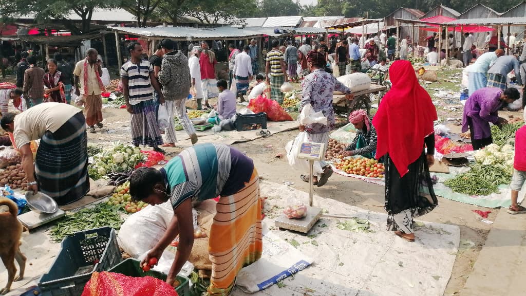 শিবচরে সংক্রমণ বাড়লেও মাস্ক পরায় অনীহা