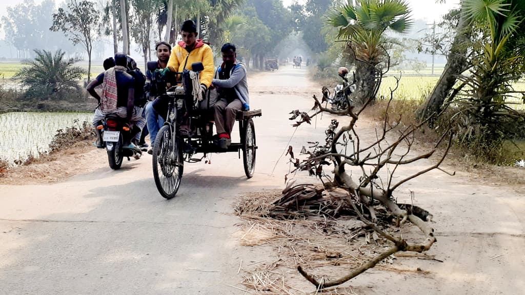 রাণীনগরে কালভার্ট ভেঙে ভোগান্তি , দুর্ঘটনার আশঙ্কা