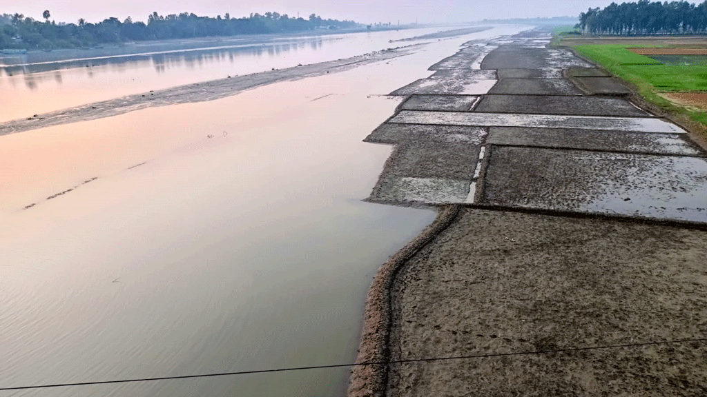 ধলেশ্বরীতে চর, নাব্য সংকট