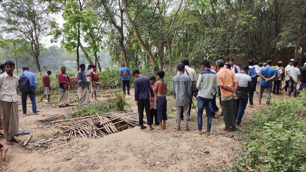 ১৫ কঙ্কাল চুরি: কালো পোশাকে ৯ মুখোশধারী এসেছিল কবরস্থানে