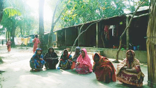 আশ্রয়ণে ঘর সংস্কার নেই বাসিন্দাদের দুর্ভোগ