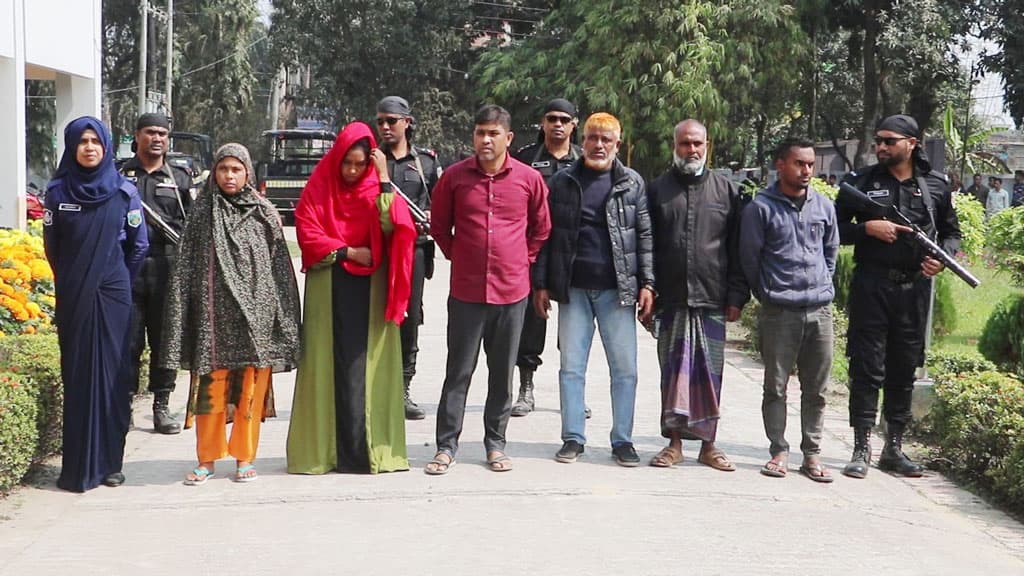 এনজিওর নামে গ্রাহকদের ২০ কোটি টাকা নিয়ে দুবাই পালানোর চেষ্টা