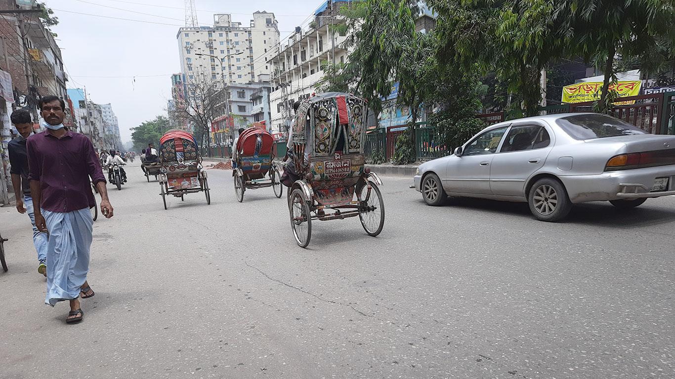 সাপ্তাহিক ছুটির দিনে সড়ক অনেকটাই ফাঁকা 