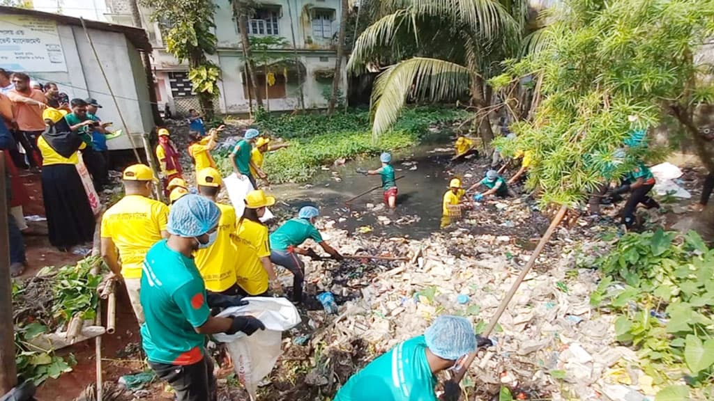 চাঁদপুরের গুরুত্বপূর্ণ এসবি খাল করা হচ্ছে পরিষ্কার-পরিচ্ছন্ন