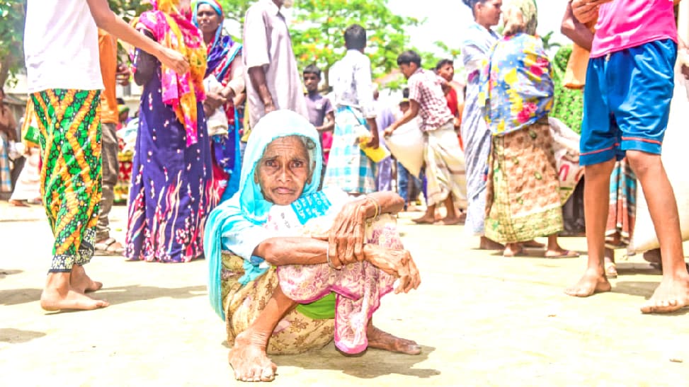 চাল পেয়ে স্বস্তি, বঞ্চিতদের ক্ষোভ