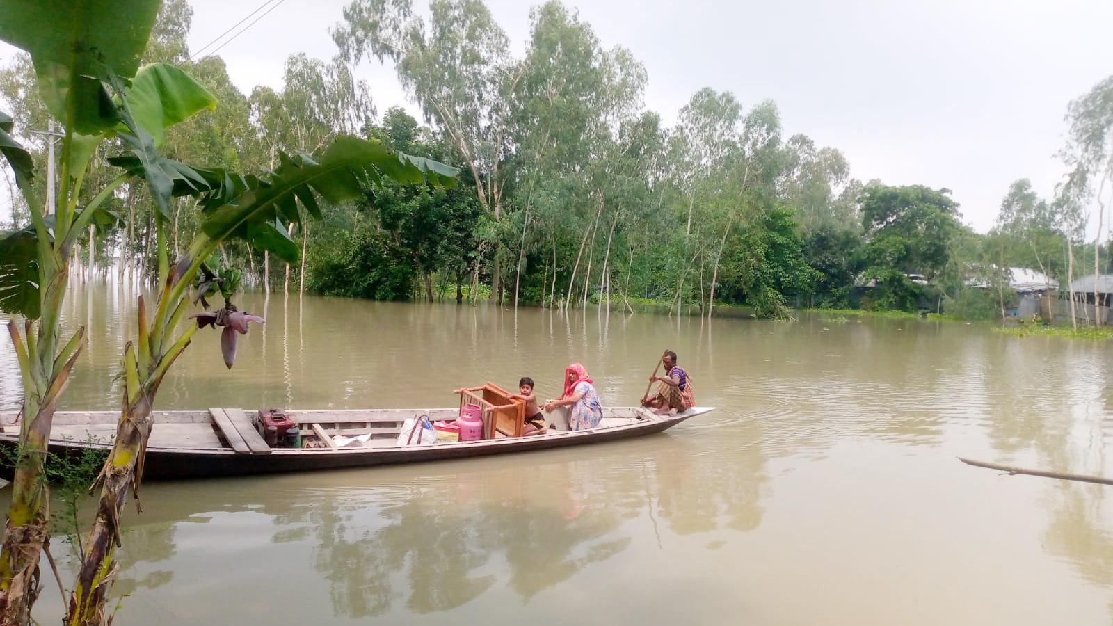 বিপৎসীমার ওপরে বইছে যমুনা