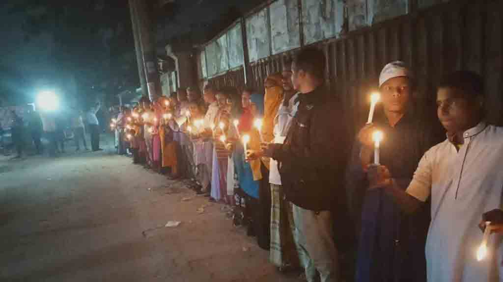 সাভারে তাজরীন ট্র্যাজেডি: নিহত শ্রমিকদের স্মরণে মোমবাতি প্রজ্বলন