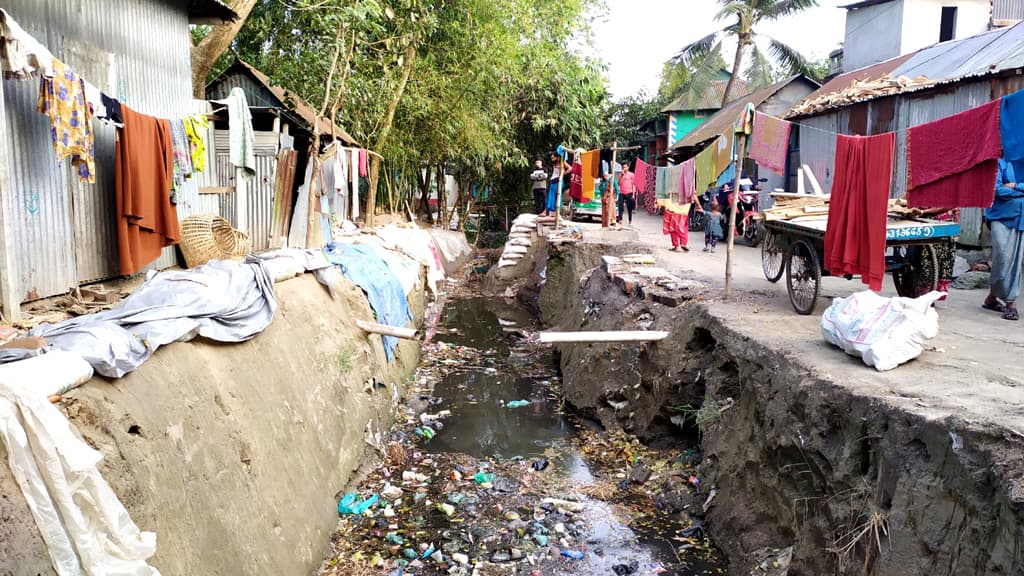 ব্রাহ্মণপাড়ায় দখলমুক্ত করে খাল খনন, ভালো ফলনের আশা কৃষকের