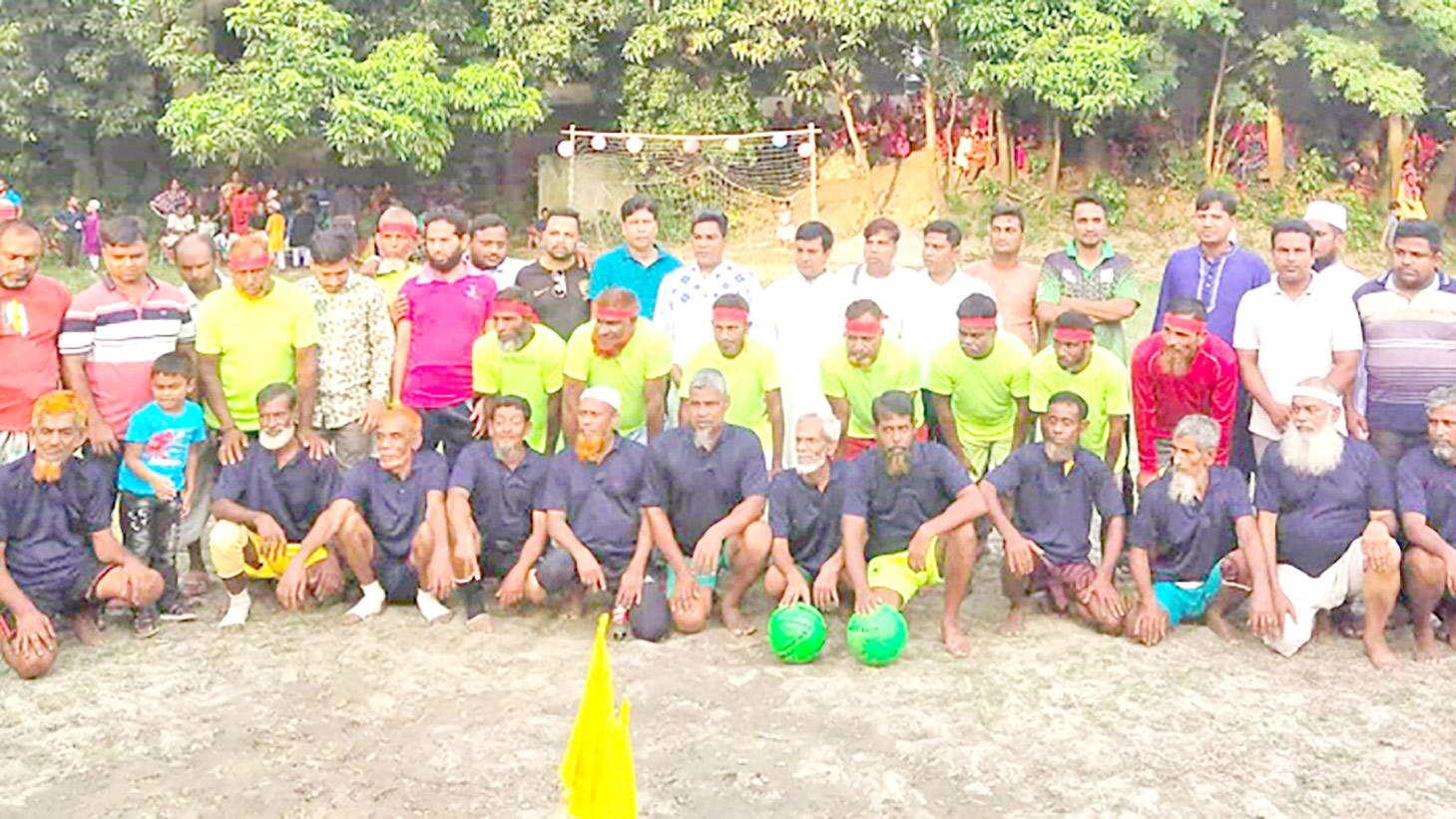 বুড়োদের ফুটবল খেলা নিয়ে উচ্ছ্বাস-উদ্দীপনা