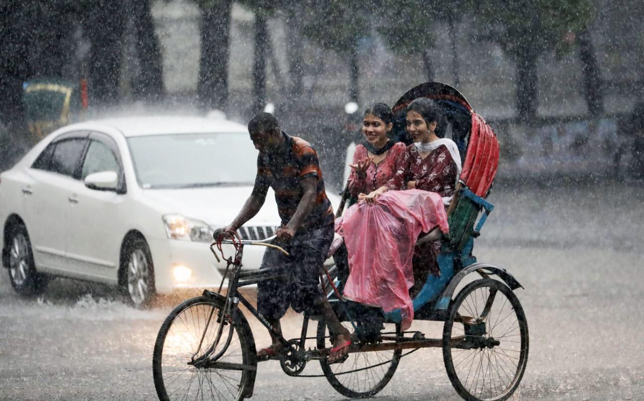 সব বিভাগেই হবে বৃষ্টি, নদীবন্দরে ২ নম্বর সতর্কতা সংকেত 