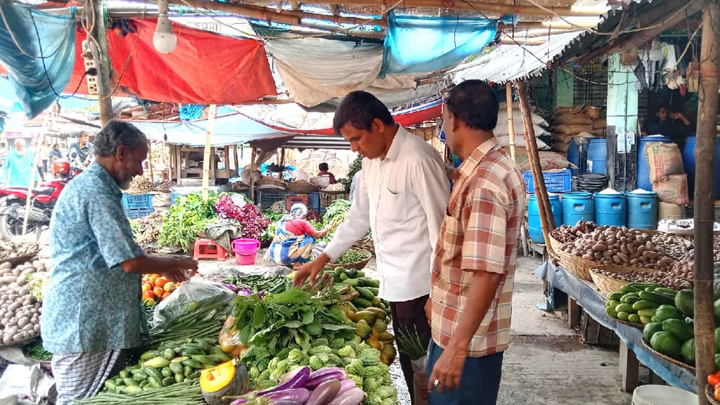 জয়পুরহাটে স্বস্তি ফিরেছে বাজারে