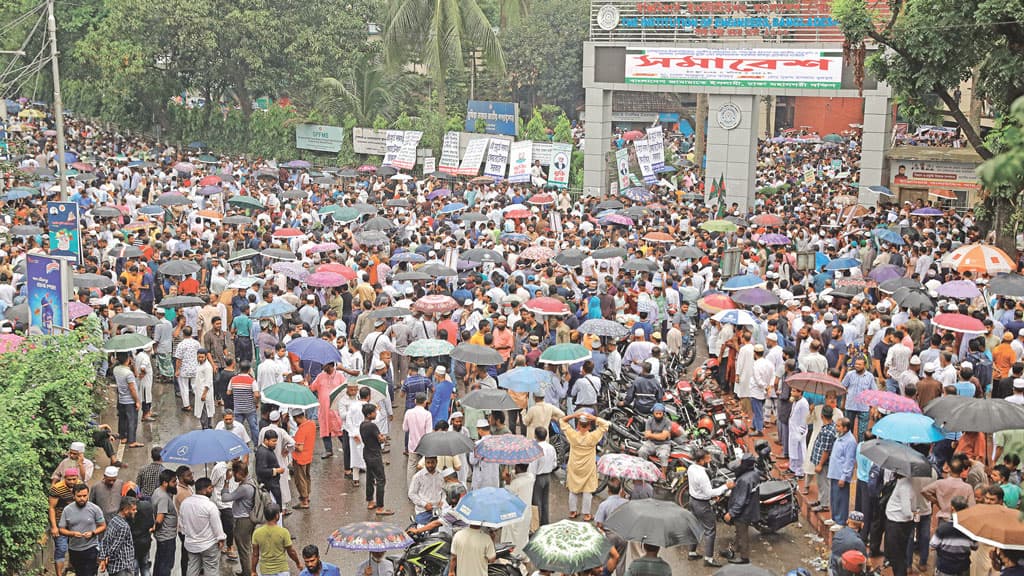 সামনে জামায়াত, পেছনে কে